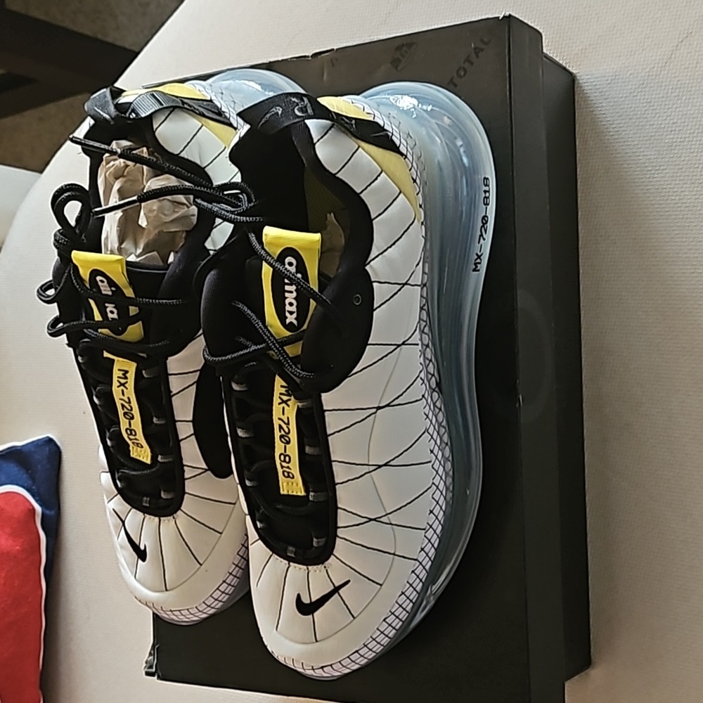 NIKE AIR MAX 720-818 Size M7.5 / W9 Ltd Edition Colorway  NWT